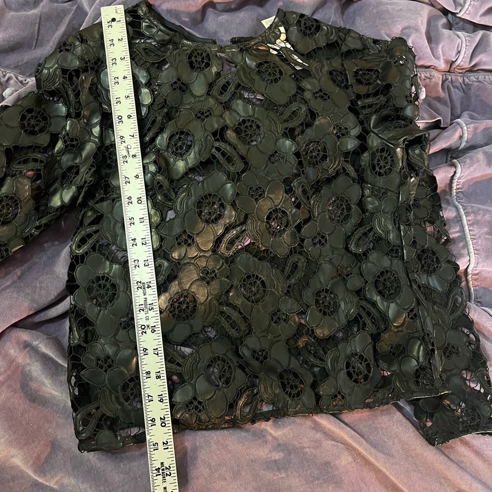 BISOU BISOU Faux Leather Black Floral Cut-Out Top Sz S - Picture 5 of 5
